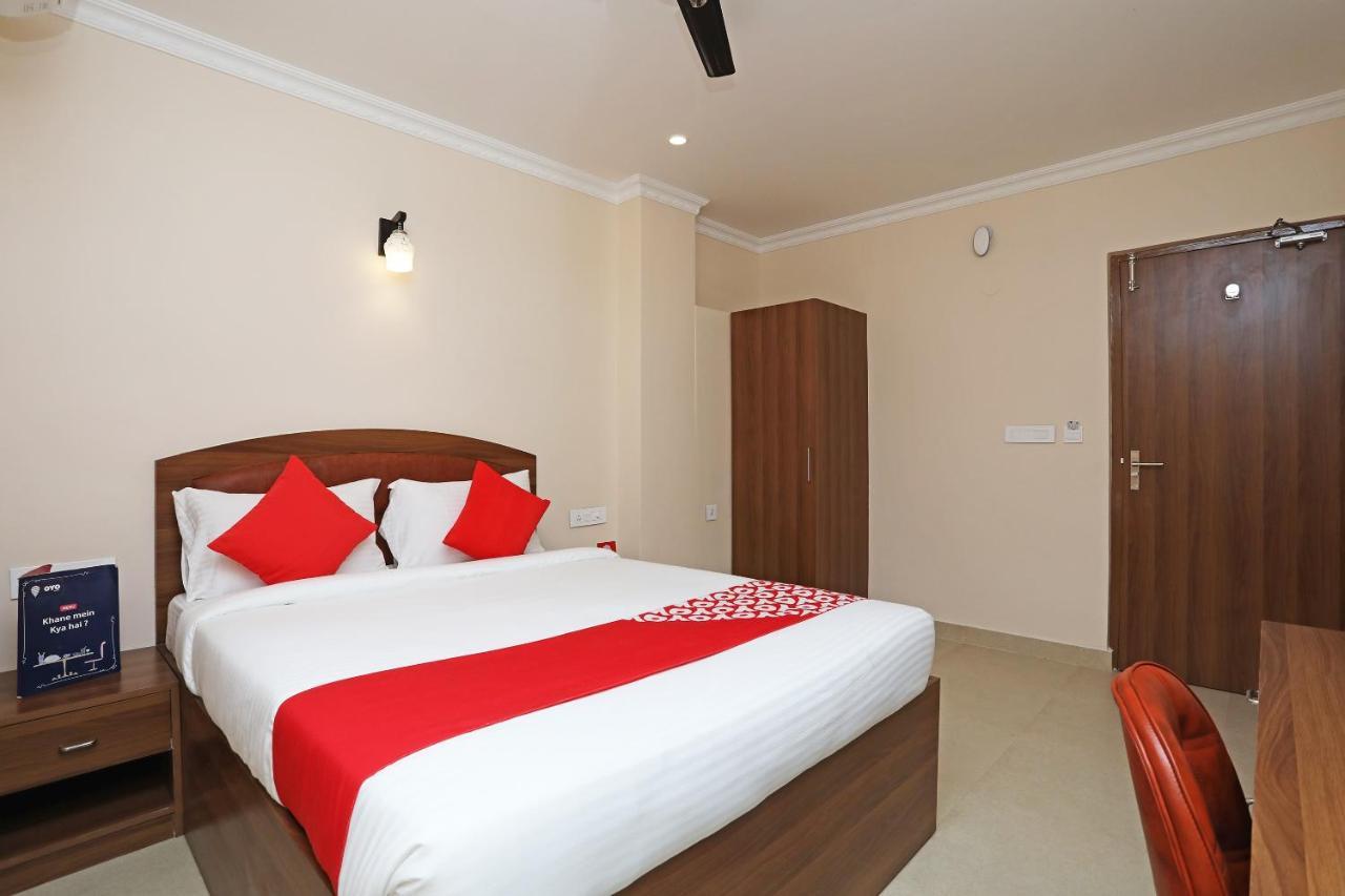Oyo 13528 Kumud Plaza Hotel บูบันเนสชวาร์ ภายนอก รูปภาพ